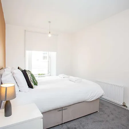 Vacant Nests Spacious Front Street * Fingland